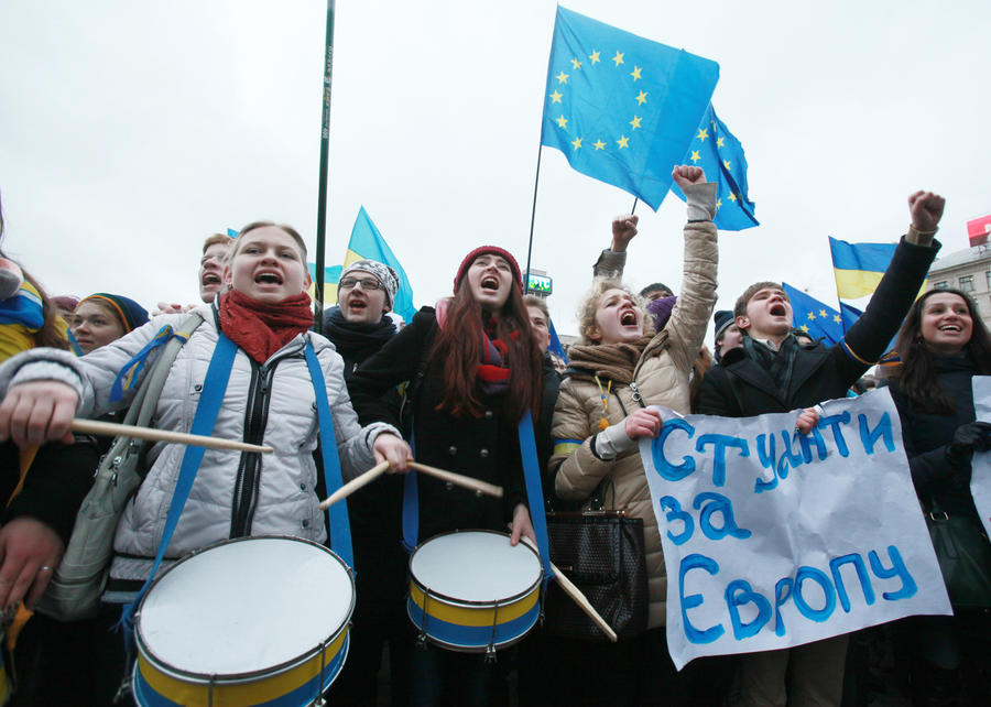 ЦЭ Европа: 22 летевших в США украинца сняты с рейса в Париже из-за поддельных виз