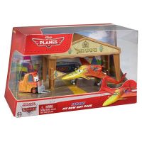 Ishani - самолет в ангаре