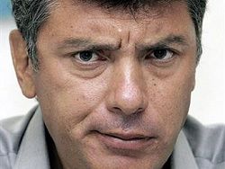 Новость на Newsland: Арбитраж отложил иск РЖД к Немцову о защите репутации
