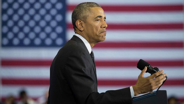Президент США Барак Обама выступает перед студентами колледжа в Чикаго