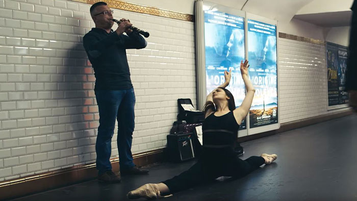 Parisian Dancers Surprise Subway Musicians By Joining Them