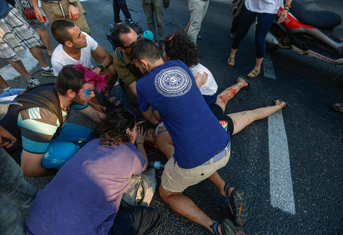 Нападение на участников гей-парада в Иерусалиме - фото 3 из 7