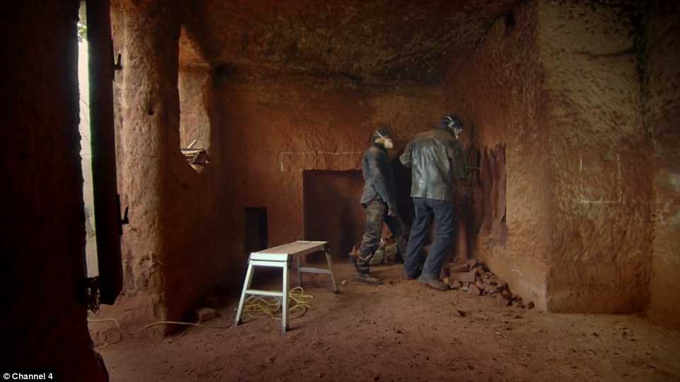 Отец двоих детей перелопатил около 80 тонн камня, прежде чем ему удалось воплотить мечту в реальность дом, мужчина, пещера