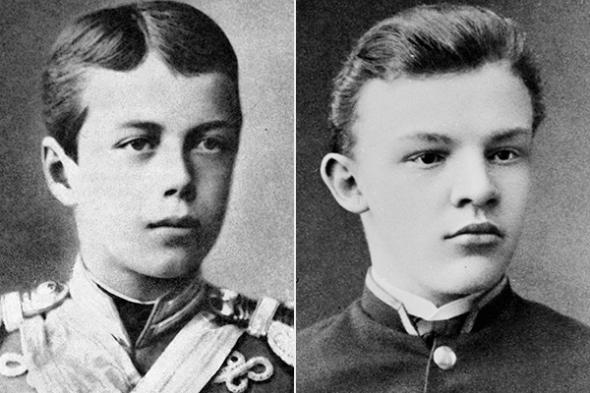 Слева направо: Великий князь Николай Александрович и Владимир Ульянов (В. И. Ленин) в юности. Второй в это время заканчивает гимназию. Первый получил домашнее образование в рамках специально подготовленного курса.