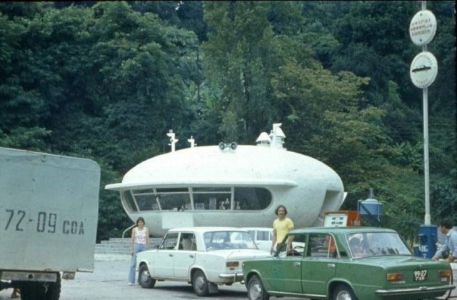 А это заправка в районе Сочи (Хоста), фото 1975 года. заправка, креатив, ссср