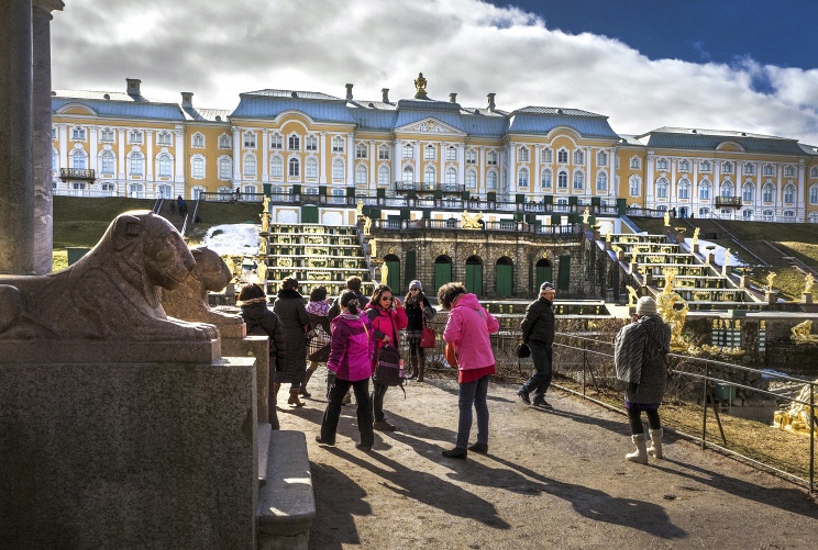 ID: 10624584 Дата съемки: 02.04.2015 Описание: Россия. Санкт-Петербург. Вид на Большой Петергофский дворец. Руслан Шамуков/ТАСС