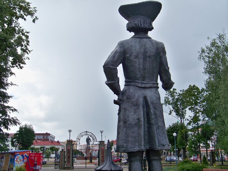 Гулливер и Ленин на заднем плане Гулливер и Ленин на заднем плане Орша, беларусы, длиннопост, красивые города, лукашенко, путешествия