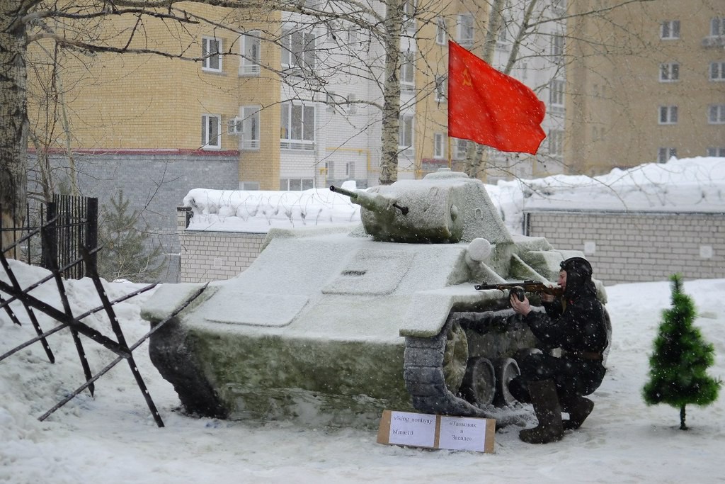 Сотни танков появились в огородах россиян Сотни танков появились в огородах россиян World of Tanks, игра, конкурс, снег, танки