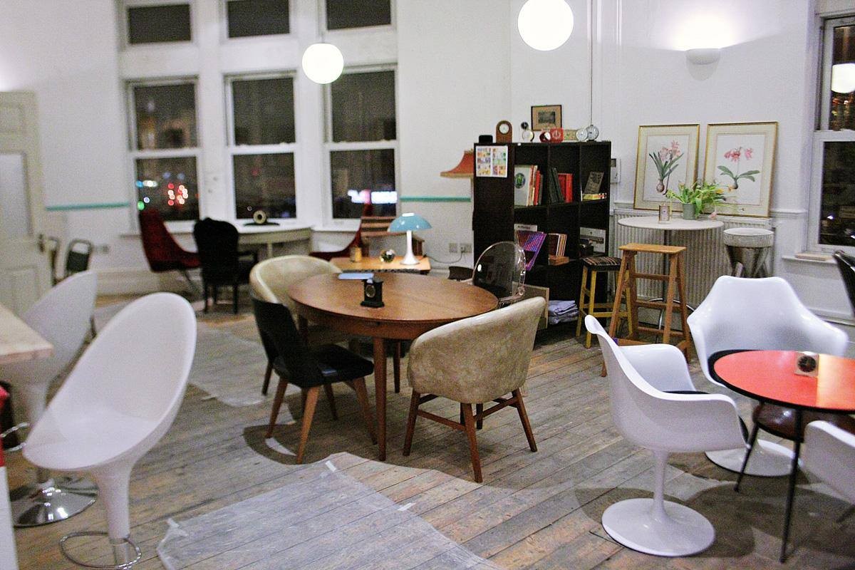 в цветах: Бежевый, Светло-серый, Серый, Темно-коричневый, Черный. в .