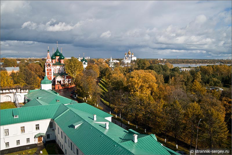 Спасо Преображенский монастырь Ярославль осень