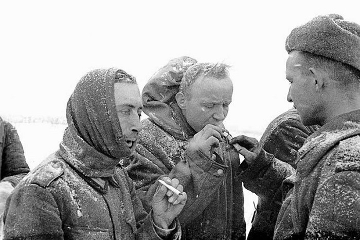 Спасибо вам за весну и свободу! 25 душещипательных кадров Второй мировой войны.