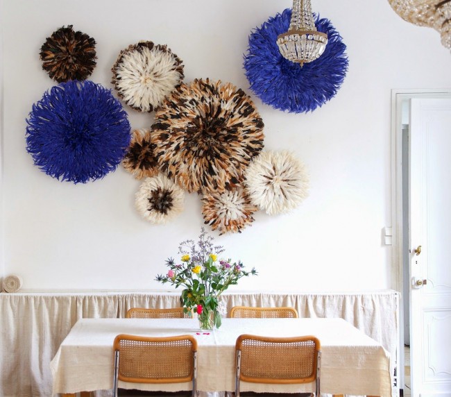 Инсталляция из перьев