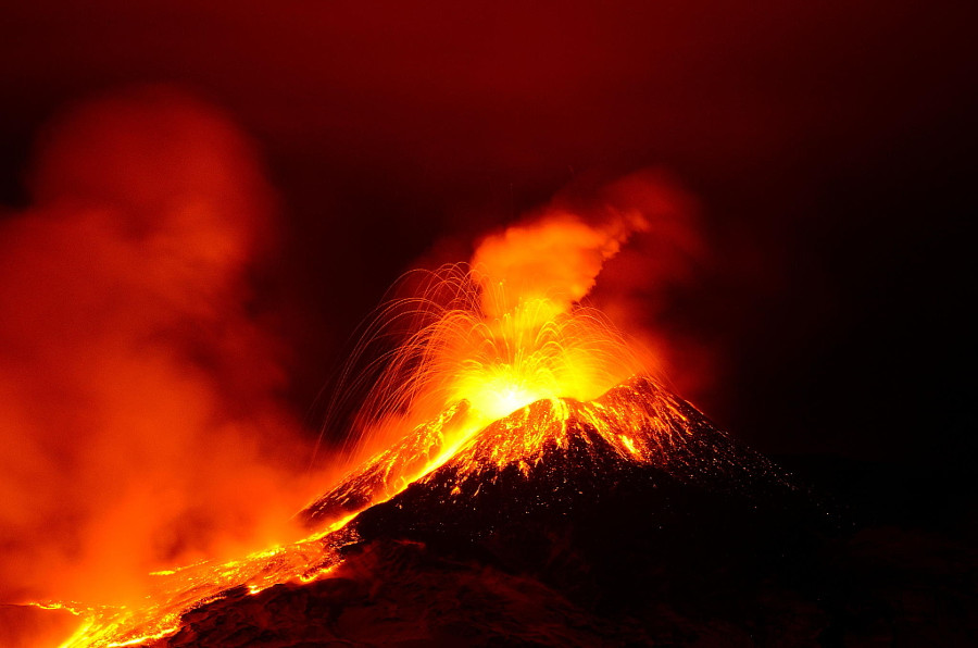 Новый юго-восточный кратер вулкана Этна вулкан, фото