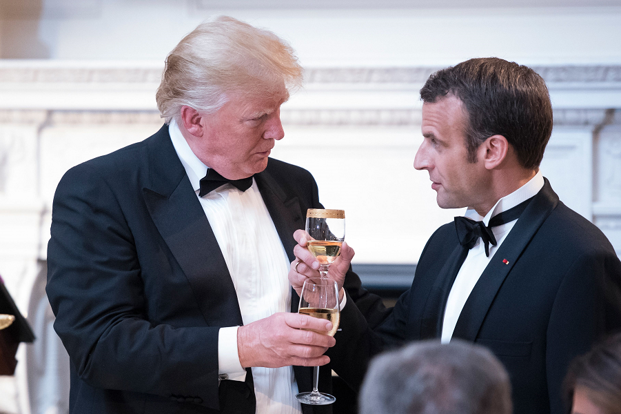 Трамп и Макрон.png Путин едет во Францию с визитом. Трамп тоже хочет дружить