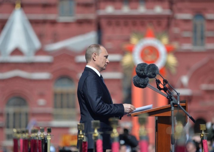 Владимир Путин: Нужно скорее переходить к серийному выпуску показанных на параде вооружений