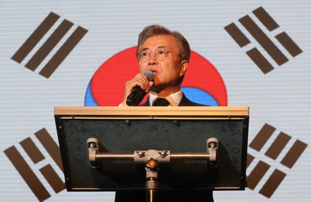 Южная Корея хочет провести саммит с КНДР и США