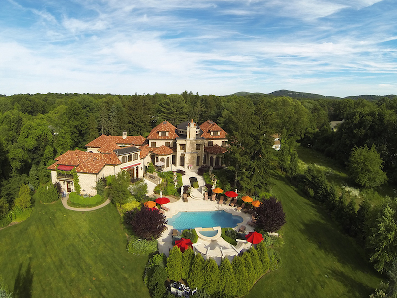 в цветах: Белый, Светло-серый, Темно-зеленый, Темно-коричневый, Черный. в .