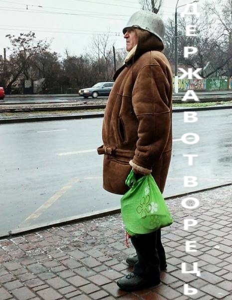 Кастрюли на голову - мозги в мусорное ведро. Два года знаковому перформансу Кастрюли на голову - мозги в мусорное ведро. Два года знаковому перформансу