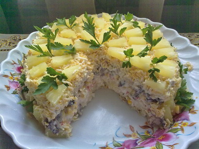 Салат с кукурузой и курицей.