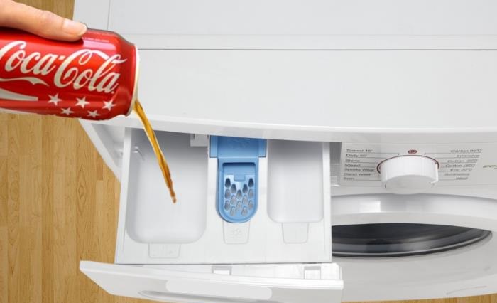 Кока-кола выведет жирные пятна. / Изображение: дзен-канал technotion