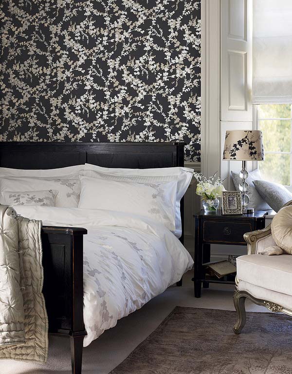  .      Laura Ashley