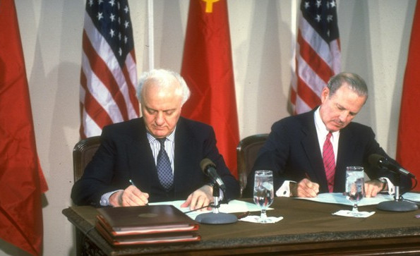 Зачем СССР отдал США в 1990 году акваторию Берингова моря Зачем СССР отдал США в 1990 году акваторию Берингова моря