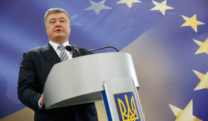 Страдающий галлюцинациями Порошенко пожаловался Западу на Россию Страдающий галлюцинациями Порошенко пожаловался Западу на Россию
