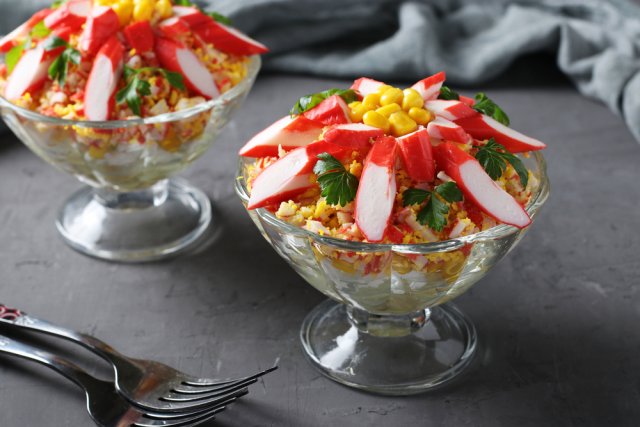 Салат с крабовыми палочками и рисом рецепт с фото