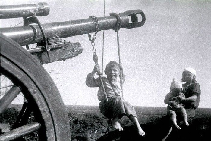 Спасибо вам за весну и свободу! 25 душещипательных кадров Второй мировой войны.