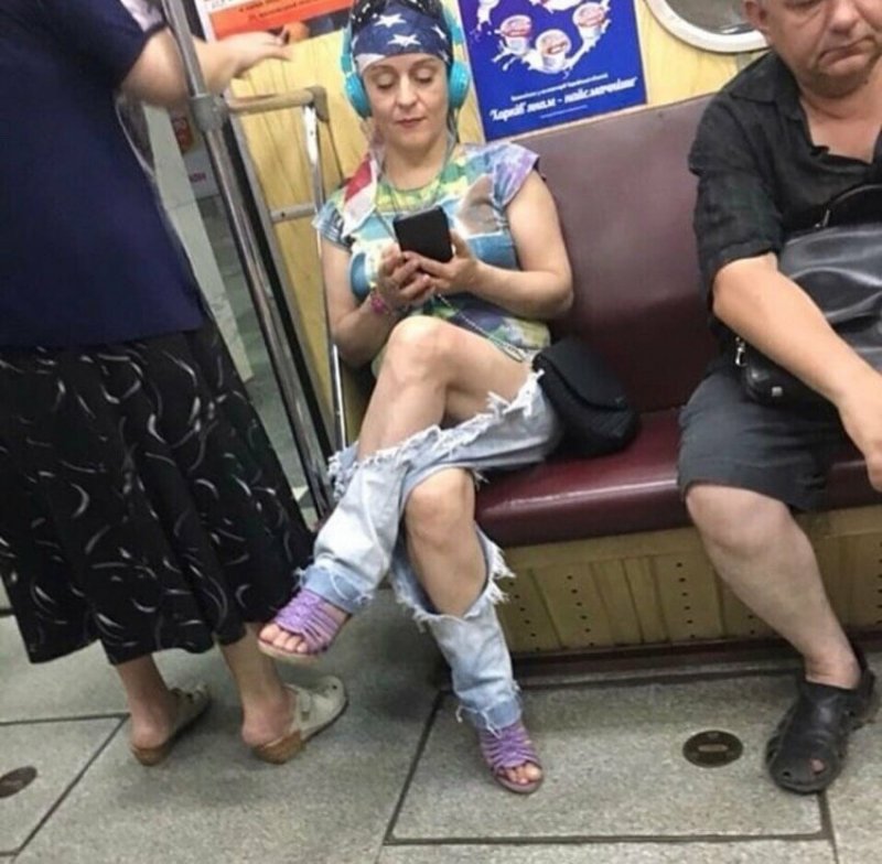 Слишком модные для нашего времени Слишком модные для нашего времени метро, мода, одежда, прикол, стиль, улица, чудики, юмор