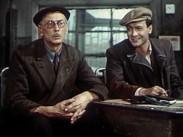 кадр из фильма «Большая семья» (1954)