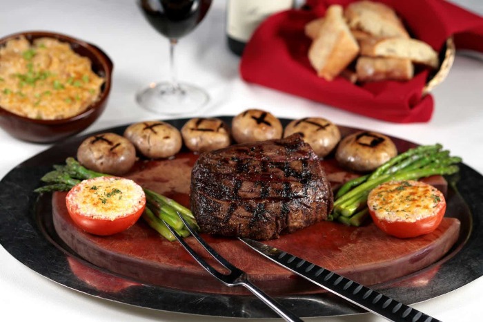 Просто пальчики оближешь! \ Фото: zagat-photos.imgix.net. 5 мясных рецептов ресторанного уровня, которые приготовить очень просто