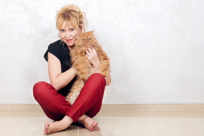 «Если бы Гафри был человеком, то работал бы моделью или актером. Его выразительная мимика и утонченные манеры отлично видны на фотографиях. Он смотрит в камеру, пока не услышит щелчок затвора. Если он в добром расположении духа, то всегда дает мне несколько попыток сфотографировать его. Но если кот не настроен сниматься, то у меня вряд ли получиться сделать снимок. Таков уж он есть, наш милый сердитый котяра!»