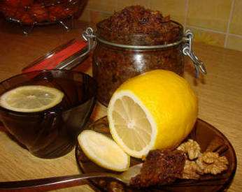 Orehovo-medovaja-smes-s-limonom