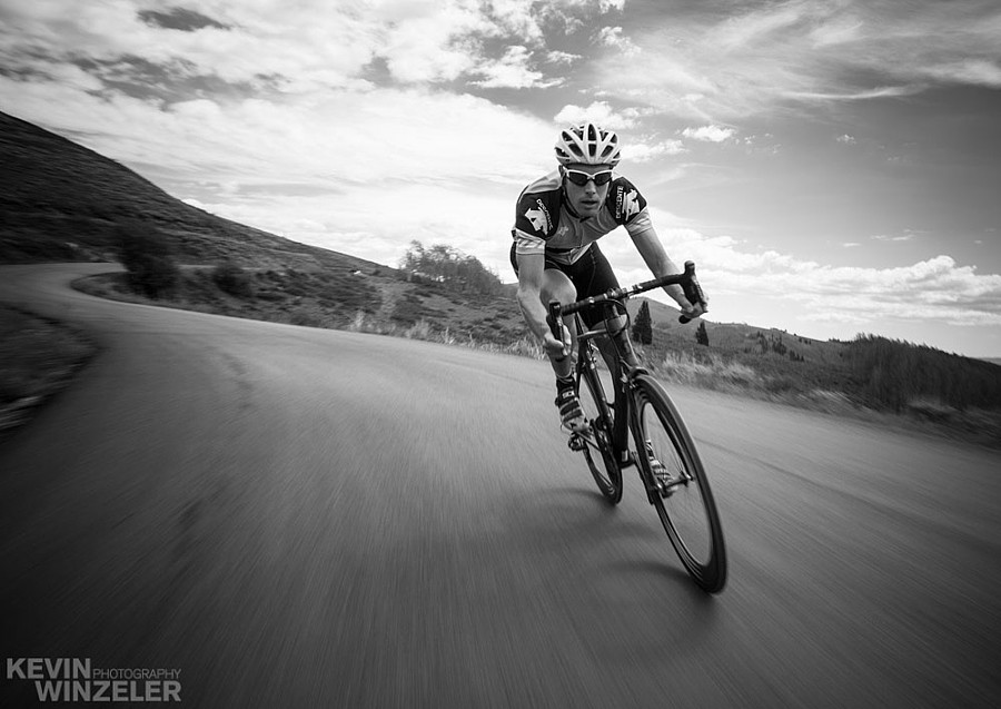 Спуск на велосипеде по дороге в штате Юта спорт, фото, фотограф