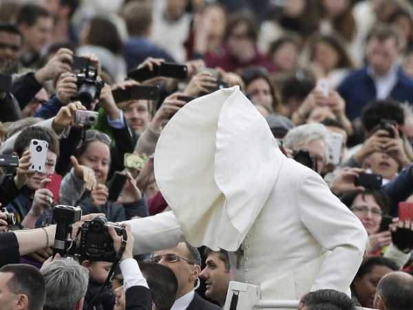 the-pope-and-the-wind (13)