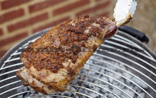 Запеченная баранья нога с пряностями