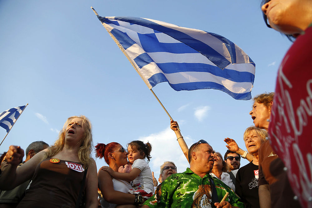 Греция “прогнулась” под Еврогруппу за 50 млрд, забыв о референдуме