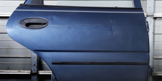 Как убрать царапины на машине