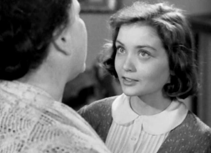 Первая роль Жанны Болотовой – в фильме *Дом, в котором я живу*, 1957 | Фото: kino-teatr.ru Первая роль Жанны Болотовой – в фильме *Дом, в котором я живу*, 1957 | Фото: kino-teatr.ru