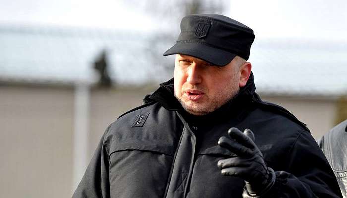 Турчинов призвал скорее ввести визовый режим для РФ, чтобы избежать наплыва эмигрантов из России