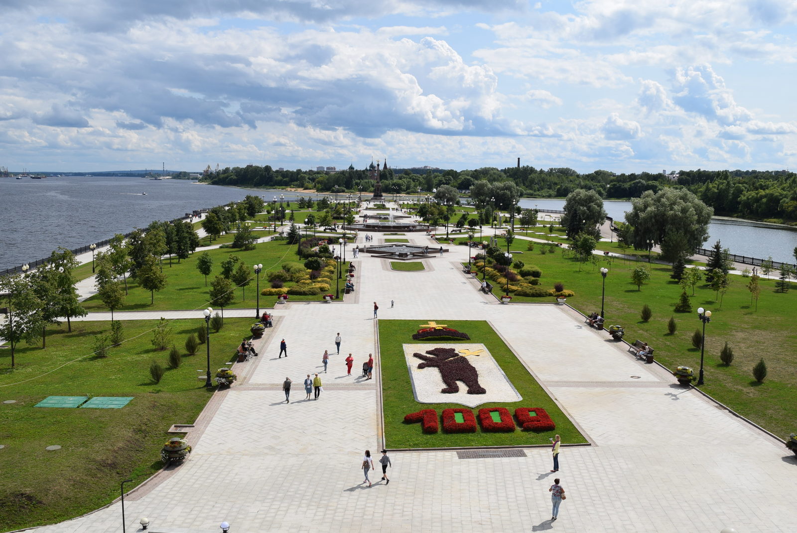 «В кругу семьи»-2019: Кто на Стрелке не бывал, тот Ярославля не видал «В кругу семьи»-2019: Кто на Стрелке не бывал, тот Ярославля не видал