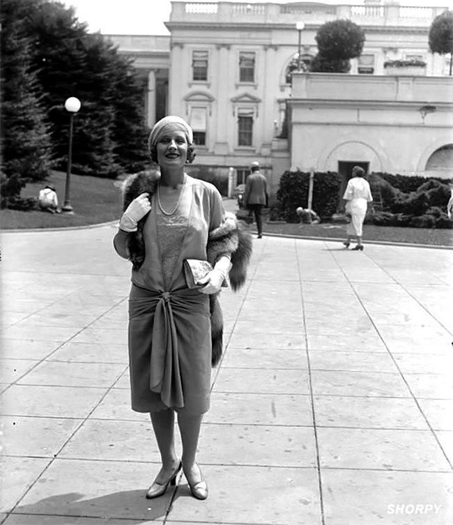 Женская мода 1920-х: винтажные фотографии, раскрывающие неповторимый уличный стиль прошлого Женская мода 1920-х: винтажные фотографии, раскрывающие неповторимый уличный стиль прошлого