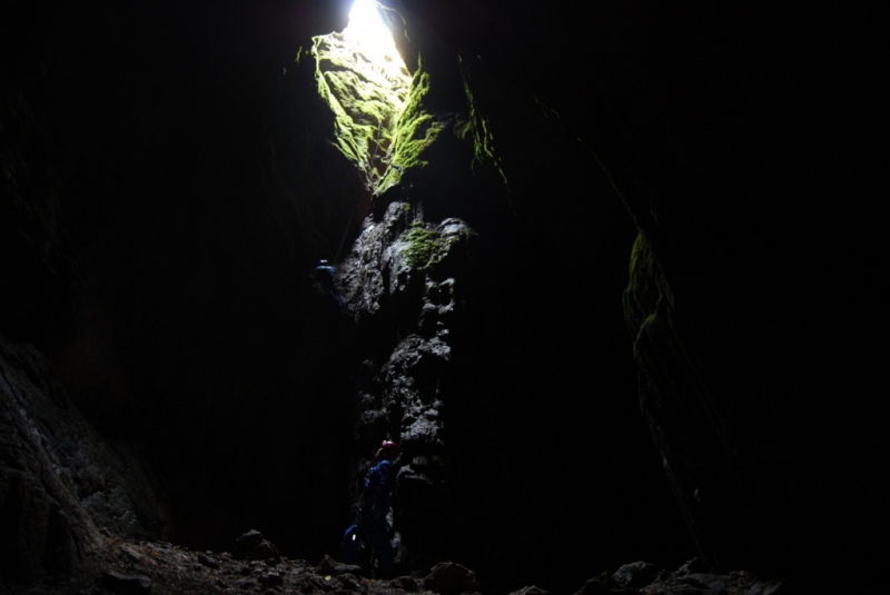 Corvo Cave - a caverna mais profunda do mundo Corvo Cave, Abkhazia, no mundo, caverna
