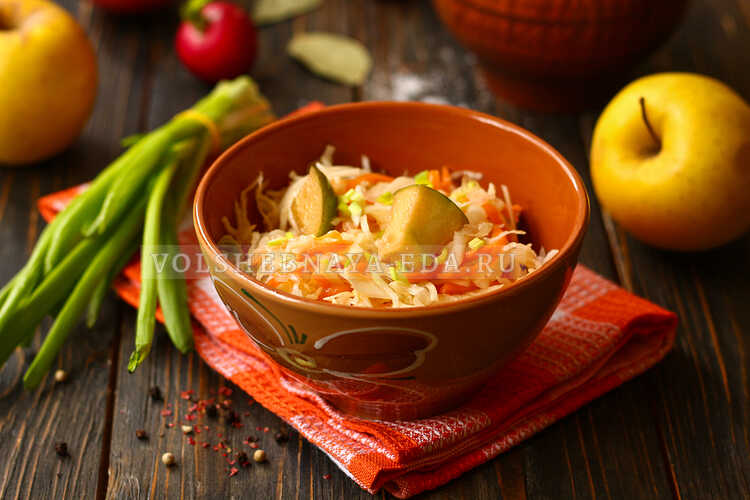 Квашеная капуста с яблоками