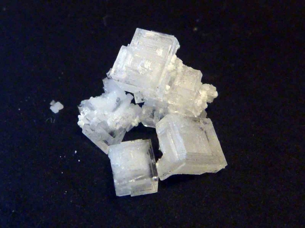 Как сделать кристаллы из обычной соли
