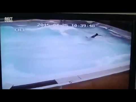 Бассейн во время землетрясения Бассейн во время землетрясения