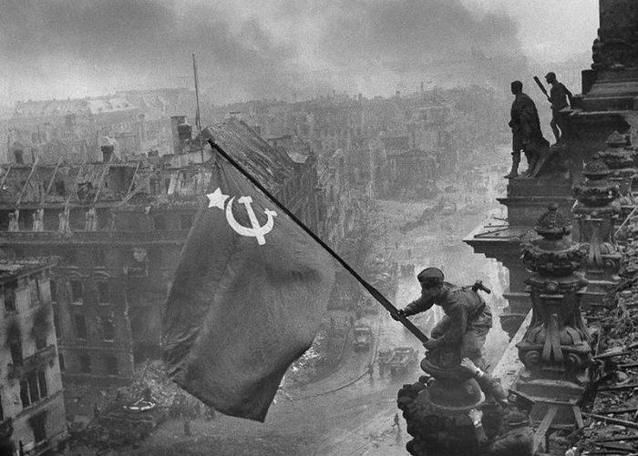 Спасибо вам за весну и свободу! 25 душещипательных кадров Второй мировой войны.