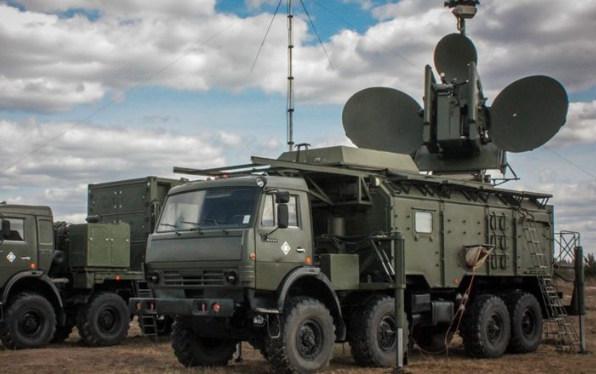 Российская РЭБ "Красуха" только прибыла и уже поймала первую "жертву" в Сирии Российская РЭБ "Красуха" только прибыла и уже поймала первую "жертву" в Сирии
