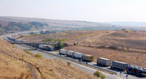Болгария временно закрыла границу с Турцией